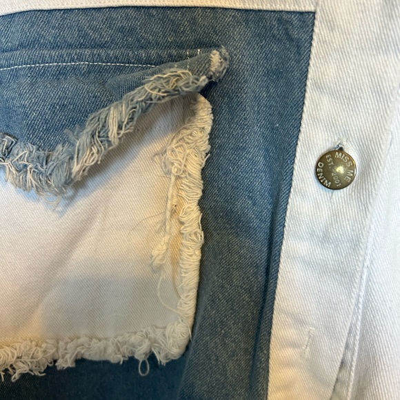 Miss Me Long Sleeve Colorblock Patched
Denim Button Up Shacket Size Large - Picture 8 of 9